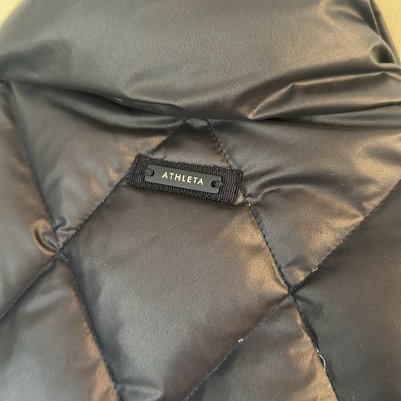 Athleta Navy Blue Puffer Jacket Size M Medium Rose Gold Zipper - Picture 9 of 9